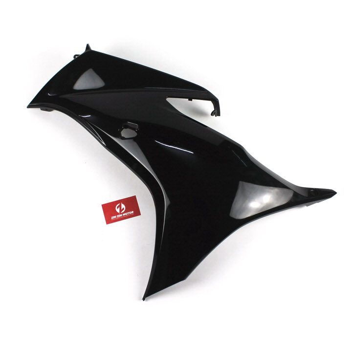 Yếm Trái Đen Bóng - GSX R150