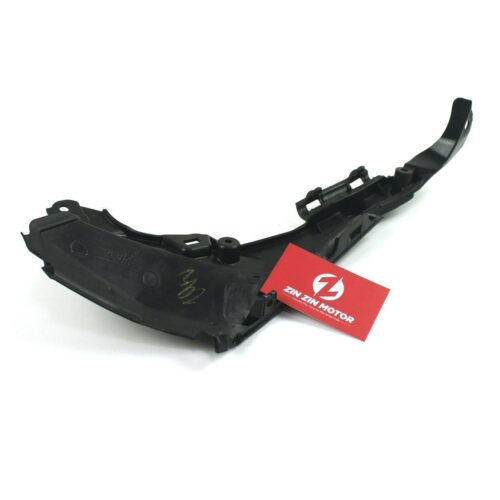 Nhựa Nhám Đầu Đèn Dưới Trái - CBR 150R