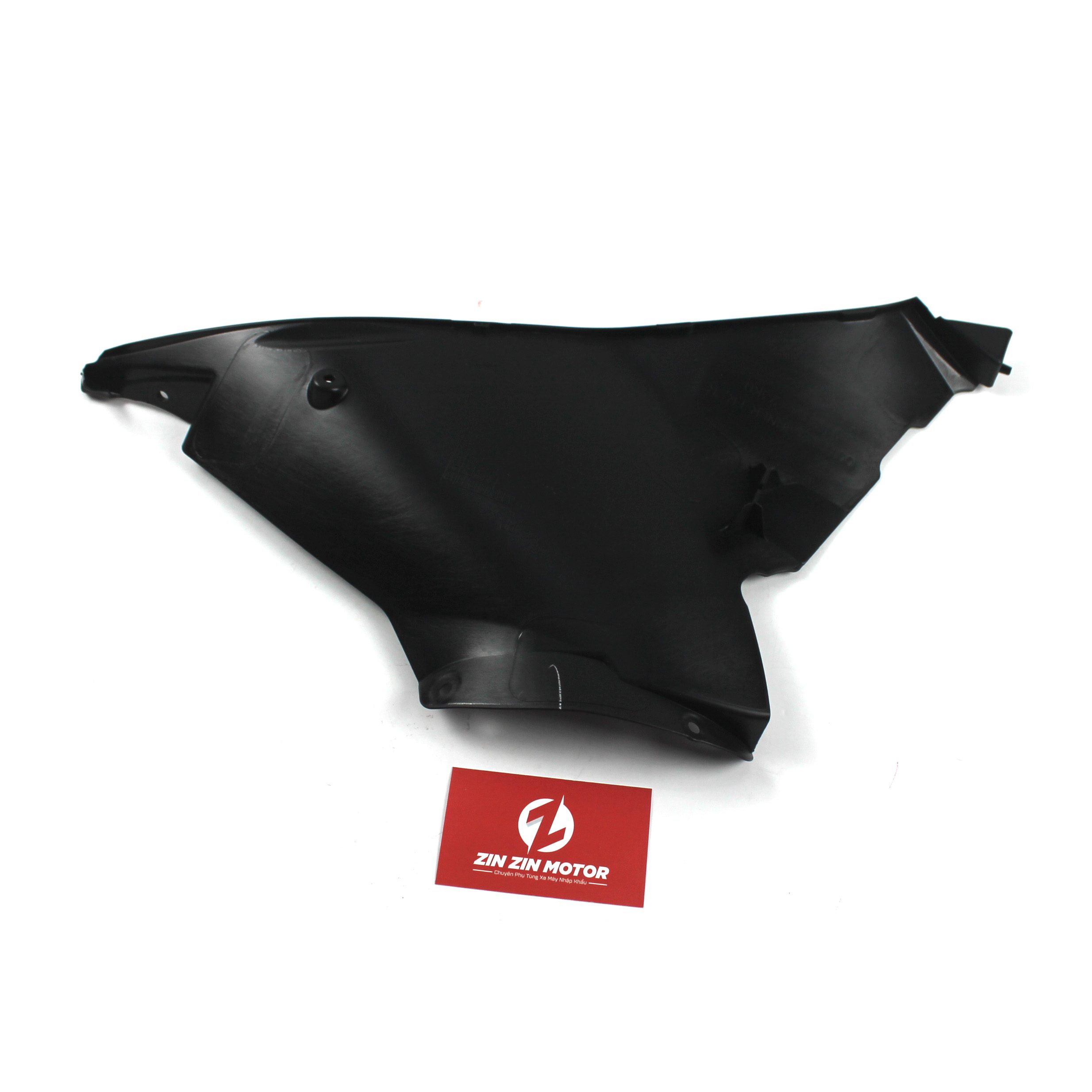 Nhựa Nhám Yếm Phía Trong Phải - GSX R150