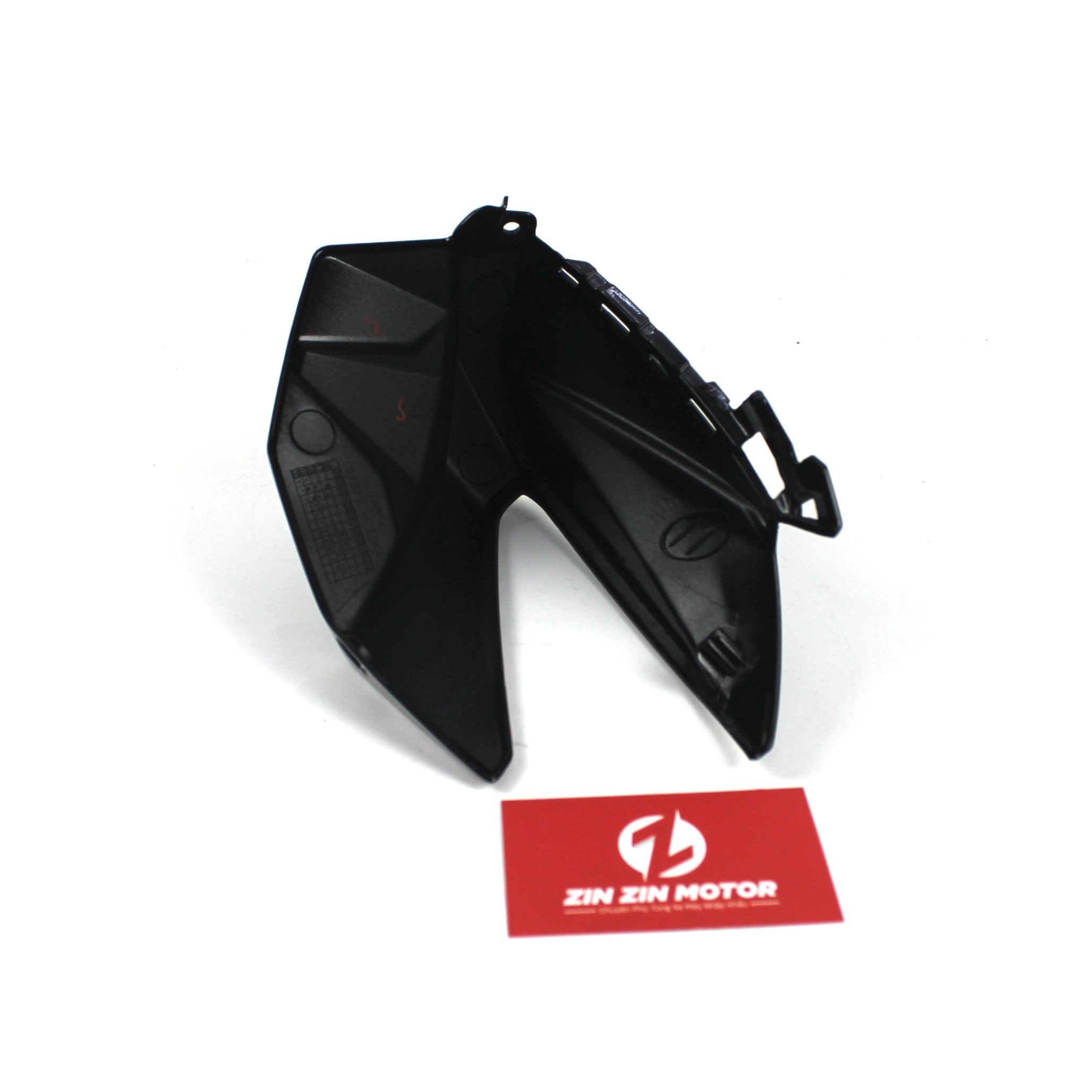Ốp Đầu Trái Đen Bóng - GSX S150