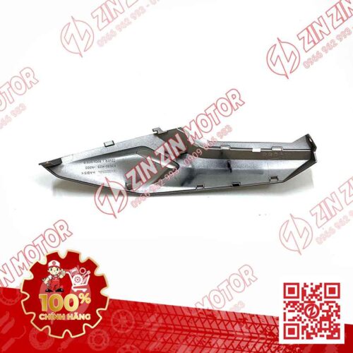 Alternative view of Ốp Gác Chân Trái Vario 160 K2S, Click 160 Bạc