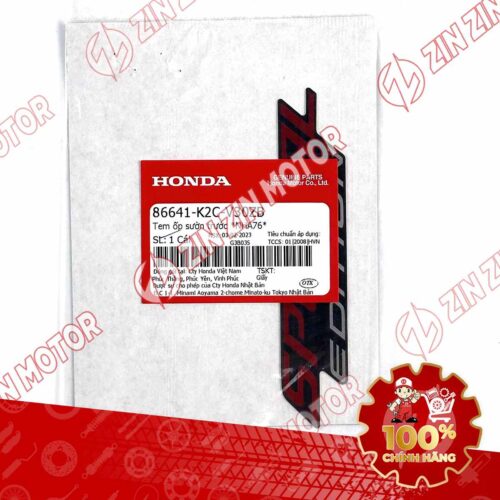 Alternative view of TEM CÁNH YẾM VISION 2021 2022 2023 2024 CHỮ SPECIAL EDITION ĐỎ BẠC 86641K2CV30ZB CHÍNH HÃNG