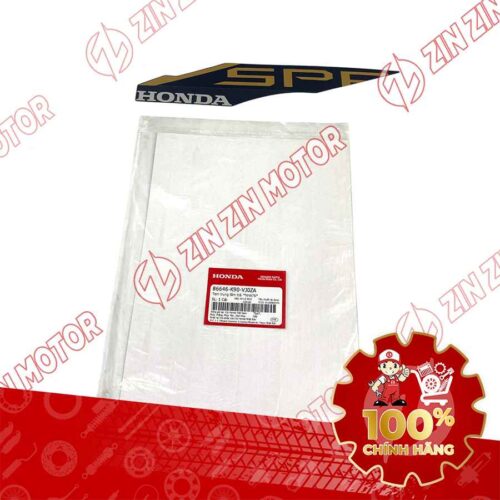 TEM ỐP TRUNG TÂM WAVE RSX 2023 PHIÊN BẢN ĐẶC BIỆT BÁNH CĂM PHANH ĐĨA (XE ĐEN NHÁM) TRÁI 86646K90VJ0ZA CHÍNH HÃNG