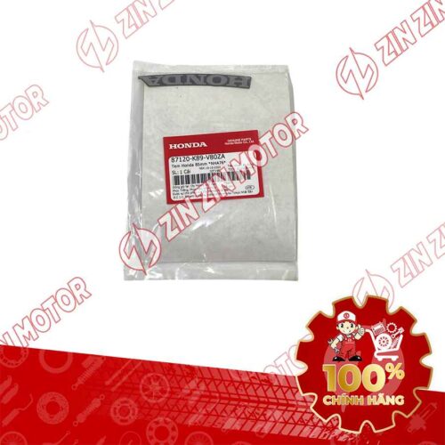 Alternative view of TEM CHỮ HONDA MẶT NẠ TRƯỚC WAVE ALPHA 2017 2018 2019 2020 2021 2022 2023 BẠC NHÁM 87120K89V80ZA CHÍNH HÃNG